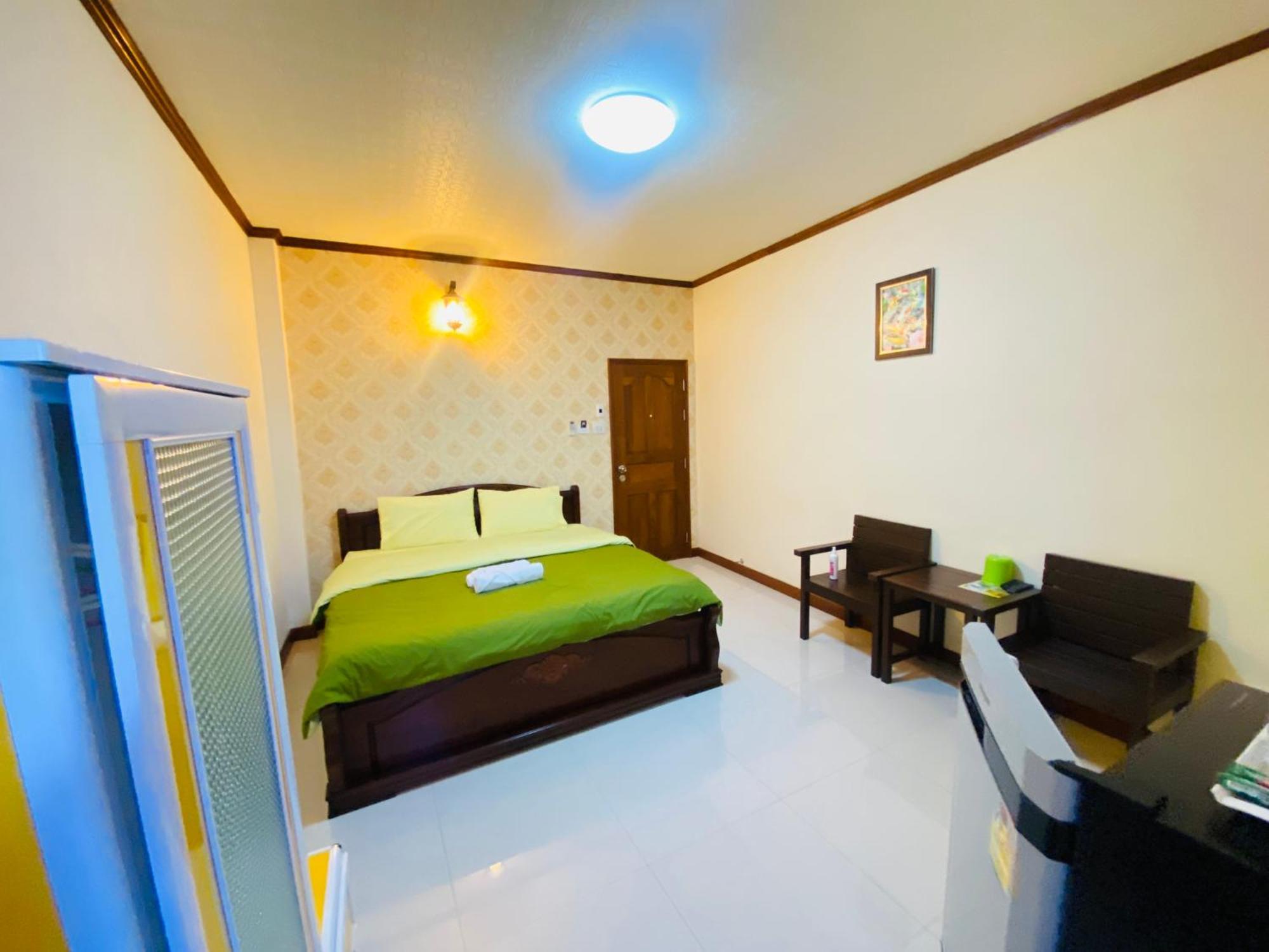 Отель Rak Ban Kerd House Ко-Сичанг Экстерьер фото