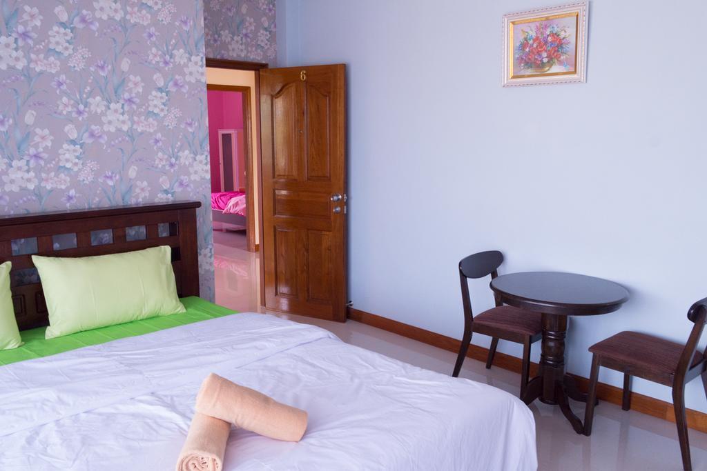 Отель Rak Ban Kerd House Ко-Сичанг Номер фото