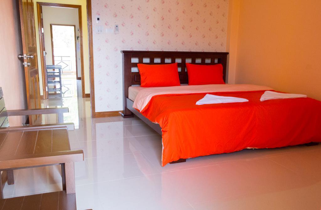 Отель Rak Ban Kerd House Ко-Сичанг Номер фото