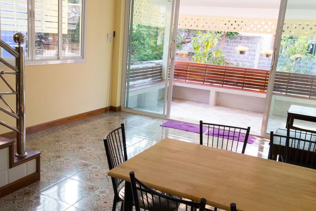Отель Rak Ban Kerd House Ко-Сичанг Номер фото
